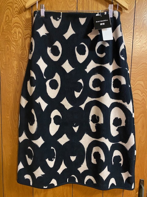 UNIQLOxMarimekko ユニクロ x マリメッコ フリースフルジップジャケット スカート セットアップ キッサプッル 黒 Ｌ_画像2