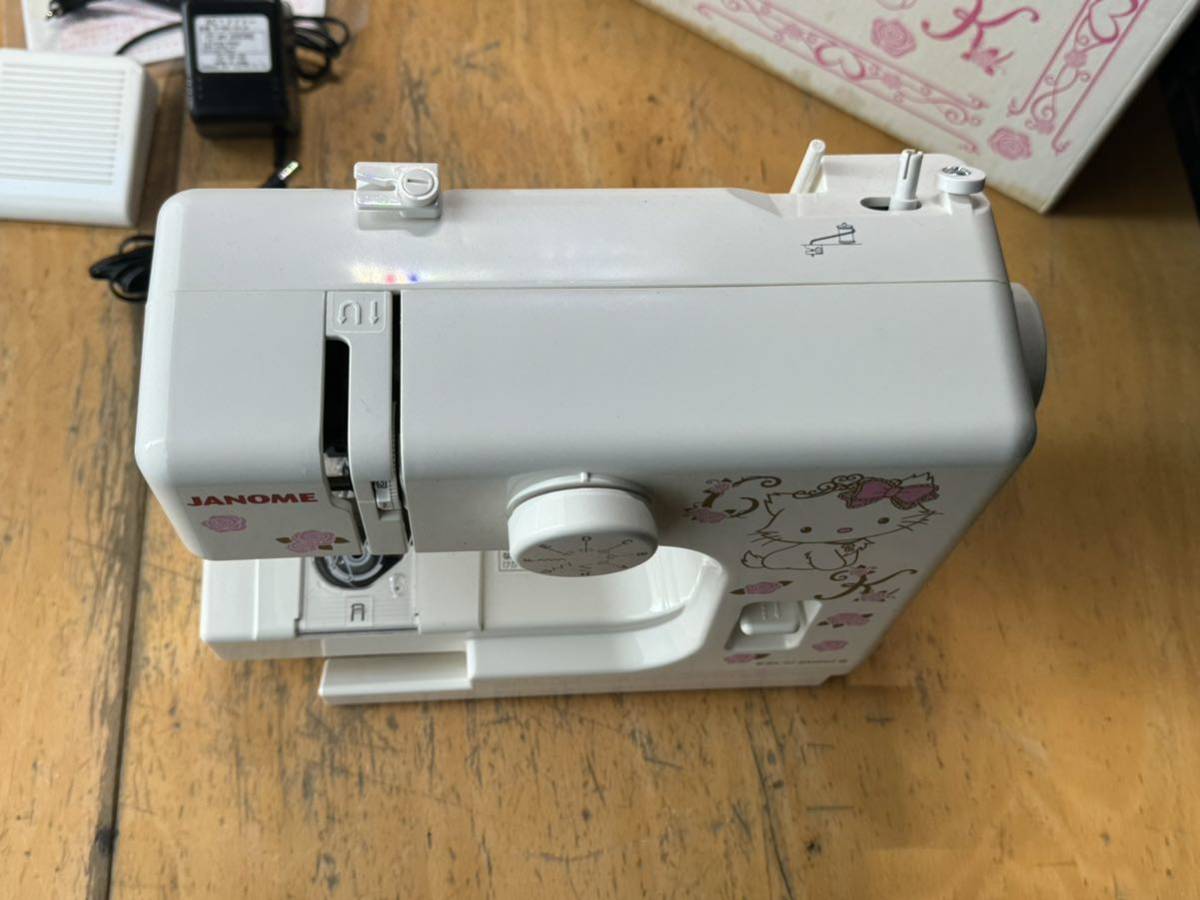 【動画あり↓】JANOME コンパクトミシン ハローキティ YN-777 サンリオ ジャノメ 電動ミシン Sanrio HELLO KITTY ミシン_画像3