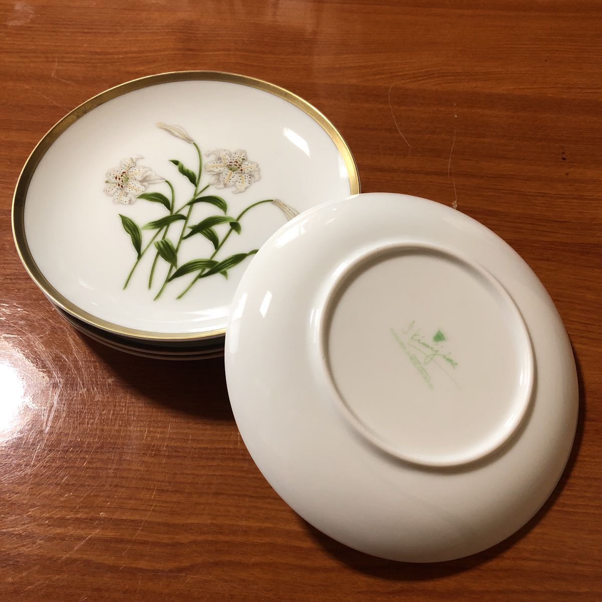 送料無料〉深川製磁 ケーキ皿 小皿 菓子皿 君島一郎 白百合 金彩 送料無料〉深川製磁 ケーキ皿 小皿 菓子皿 君島一郎 白百合 金彩