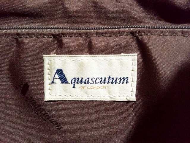 Aquascutum アクアスキュータム トートバッグ クラブチェック 総柄 ポリエステル レザー 本革ハンドル 底鋲 茶色 黒 ブラウン ブラック_画像10