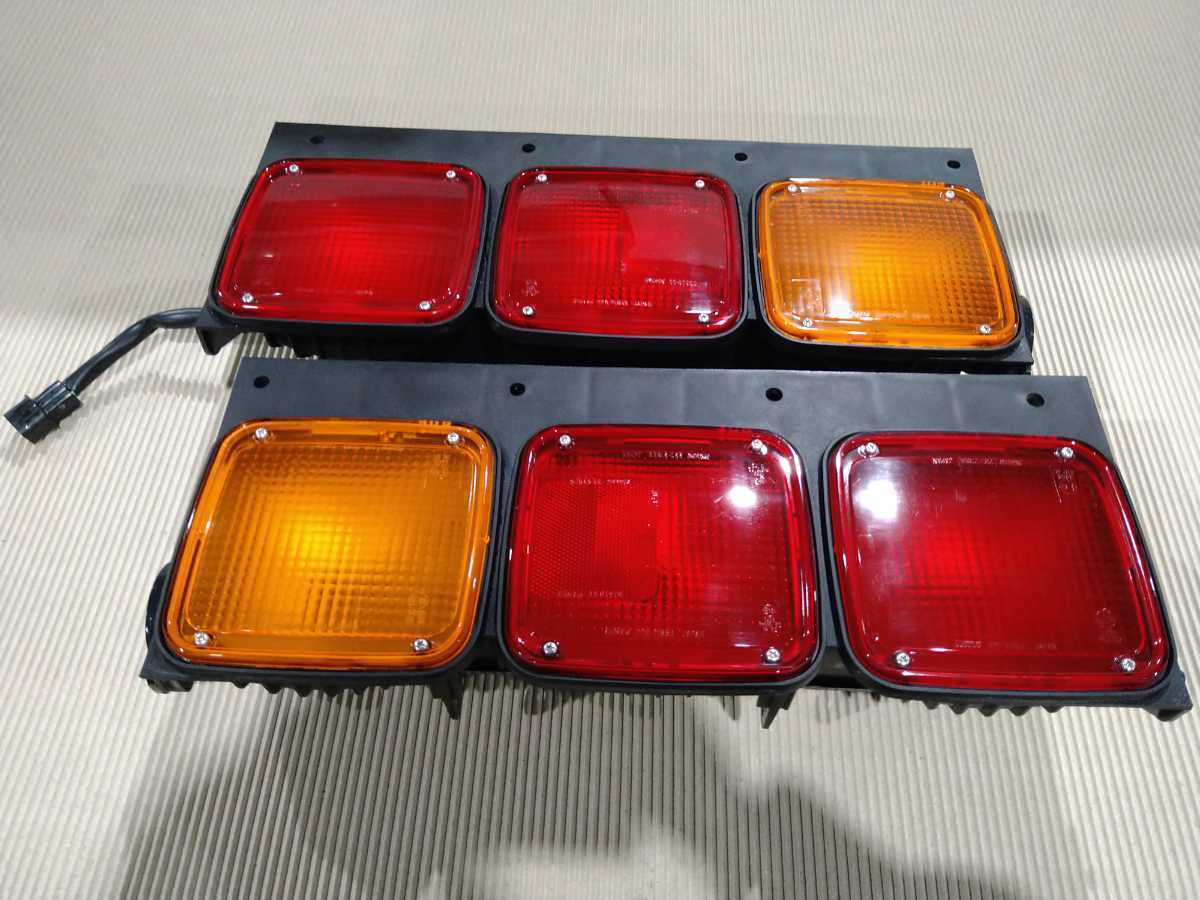  Mitsubishi Fuso large truck original 3 ream tail lamp left right set new car removing goods 