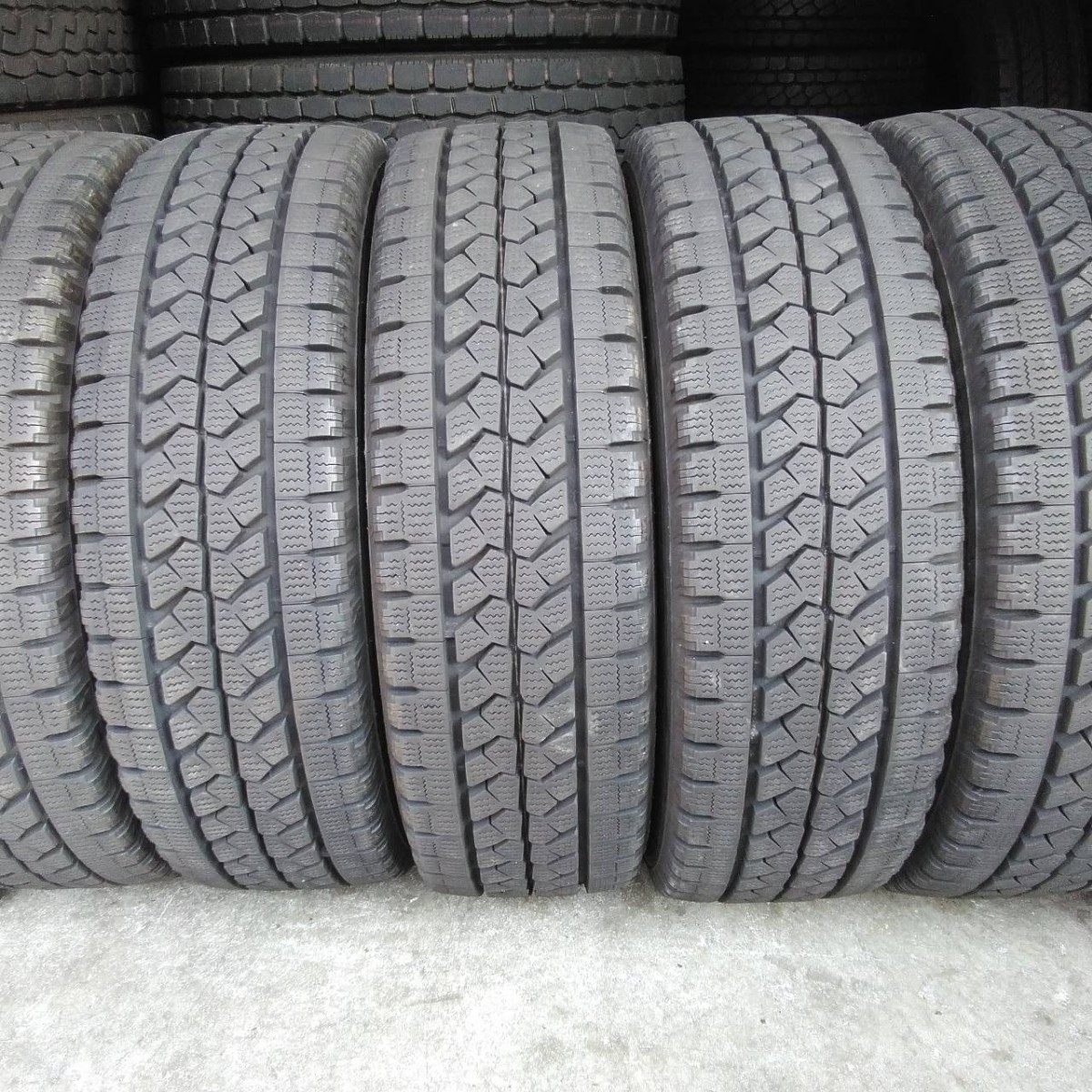 ★良品★ブリヂストンBLIZZAK 21年製 トラック用冬タイヤ 6本セット 225/70R16 BRIDGESTONE BLIZZAK W979 ［38］_画像1