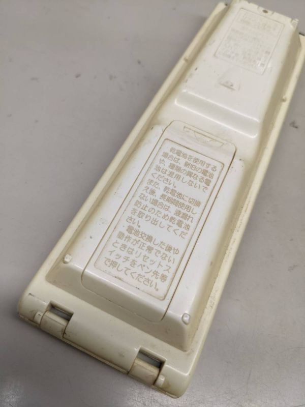 【FKB-29-56】ジャンク　HITACHI 日立 リモコン エアコン RAR-4F1_画像3