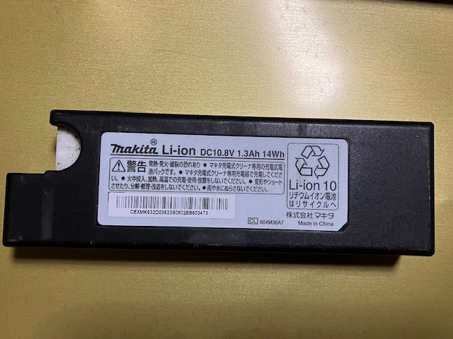 マキタ充電式クリーナー バッテリー 804M36A7 DC10.8V 1.3A 14Wh　ジャンク扱いで。_画像1