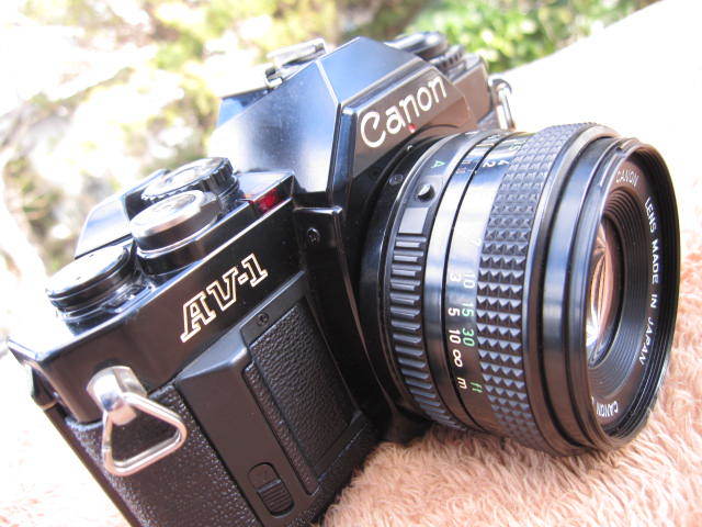 ☆昭和の逸品　Canon AV-1 フィルムカメラ　ブラックボディ　FD50㎜1：2付属　中古☆