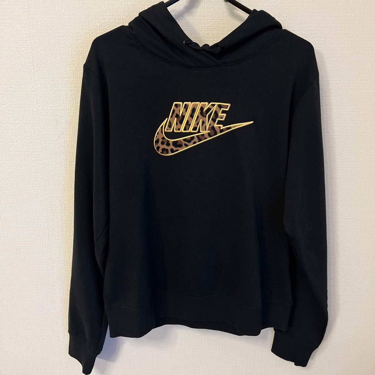 新品未使用】NIKE レディース パーカー ヒョウ柄 レオパード S 新品未使用】NIKE レディース パーカー ヒョウ柄 レオパード S