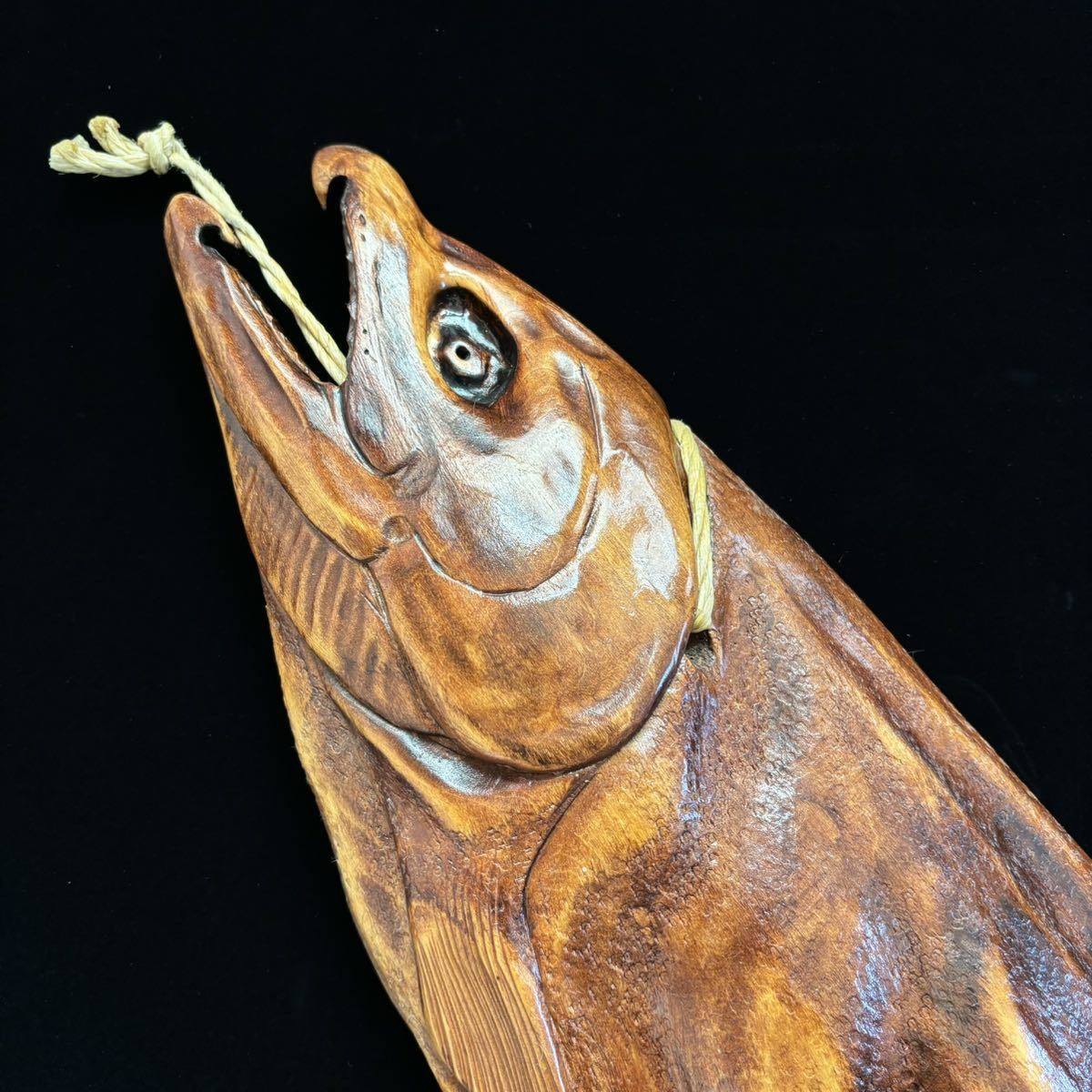 木彫 荒巻鮭 鮭 リアリズム 全長75.7cm 近代彫刻 木彫り 木像 新巻鮭 アイヌ （検） 囲炉裏 一刀彫_画像3