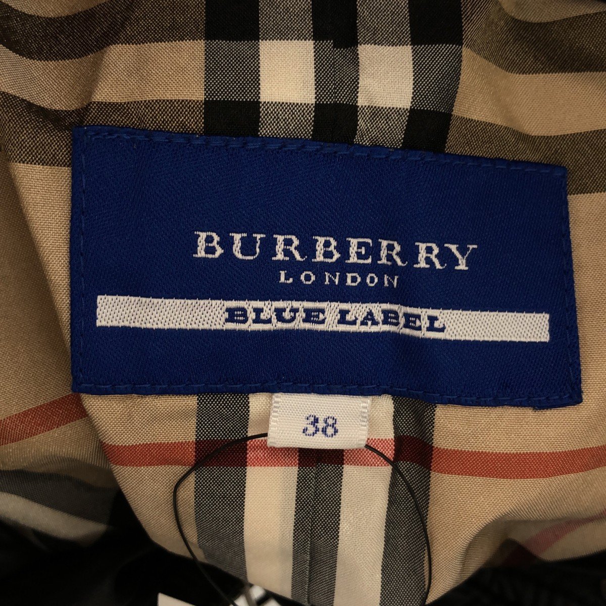 BURBERRY BLUE LABEL バーバリーブルーレーベル FCF14-592-09 ダウンジャケット コート 38 ブラック 裏地ノバチェック ラクーンファー_画像4