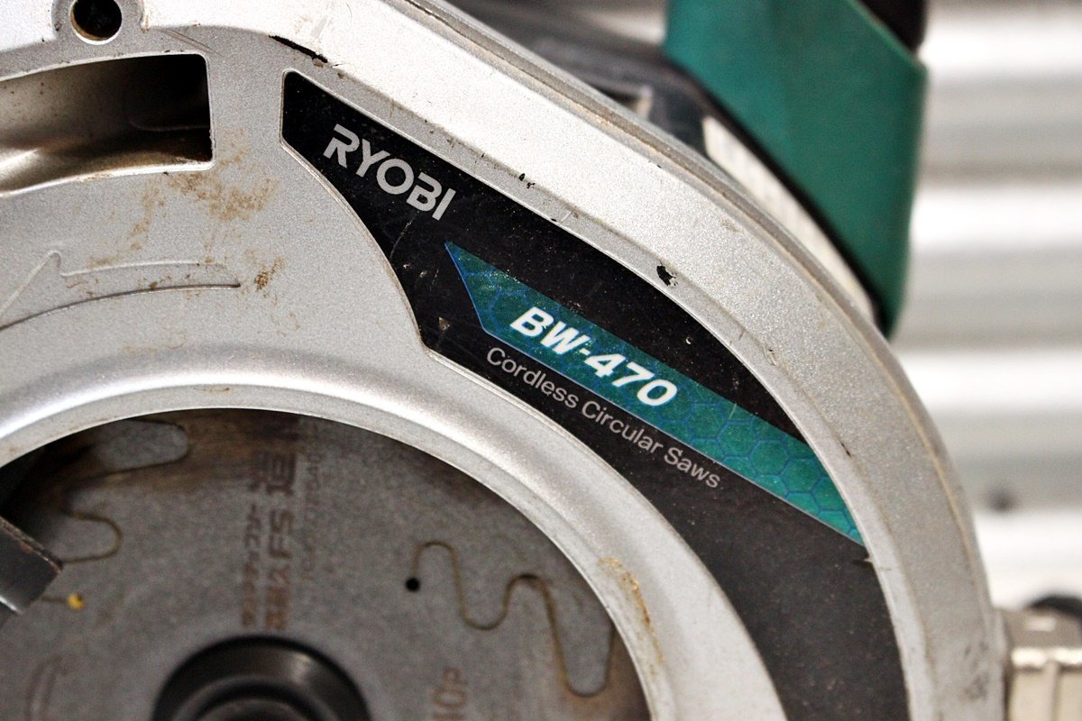 【中古】RYOBI リョービ 14.4V 充電式丸ノコ BW-470 本体+バッテリー_画像2