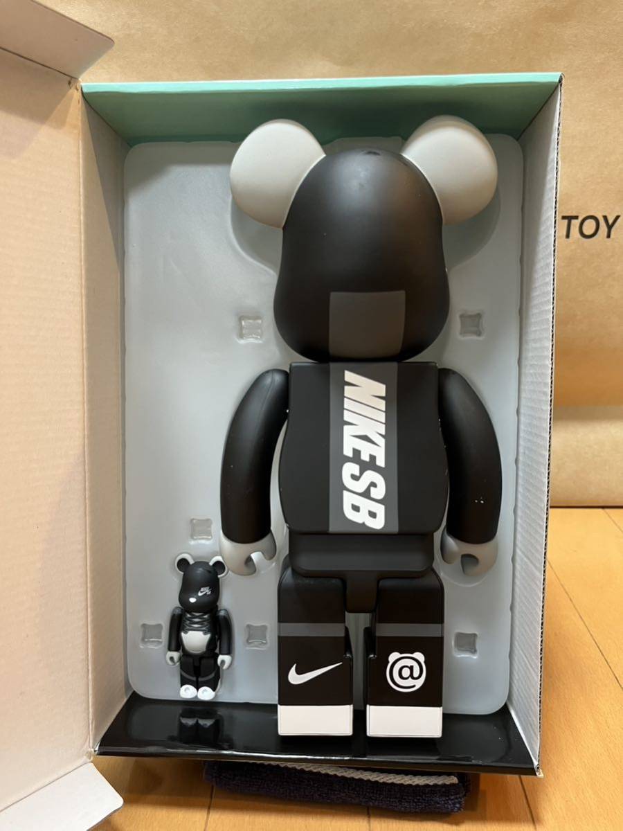  бесплатная доставка BE@RBRICK NIKE SB black 100%&400% Bearbrick Nike SB черный medicom toymeti com игрушка включая доставку 