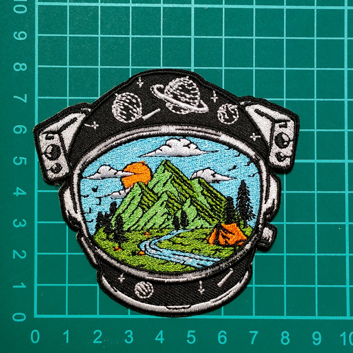 C-9【 アイロンワッペン 】 刺繍ワッペン アップリケ リメイク アイロンワッペン ヘルメット テント camp キャンプ 山 マウンテン MOUNTAIN_画像2