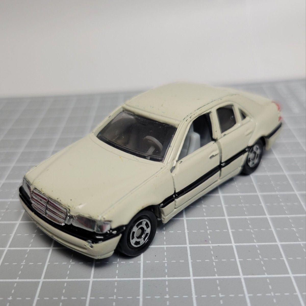 1250 トミカ No92(1994) メルセデス・ベンツ Cクラス クリーム 1250 トミカ No92(1994) メルセデス・ベンツ Cクラス クリーム