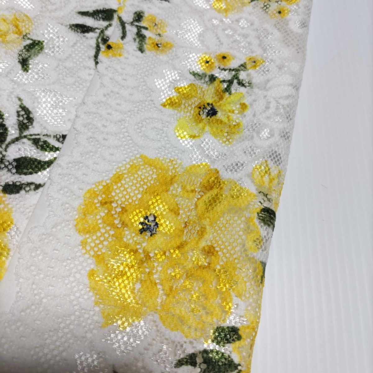 残り3枚　Ｐ-8069 光沢刺繍　可愛い花模様ストレッチレース　重ね衿サイズ