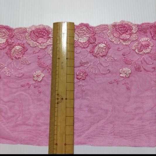 残り2枚　Ｐ-8087  光沢刺繍　大人可愛いピンクレース　重ね衿サイズ