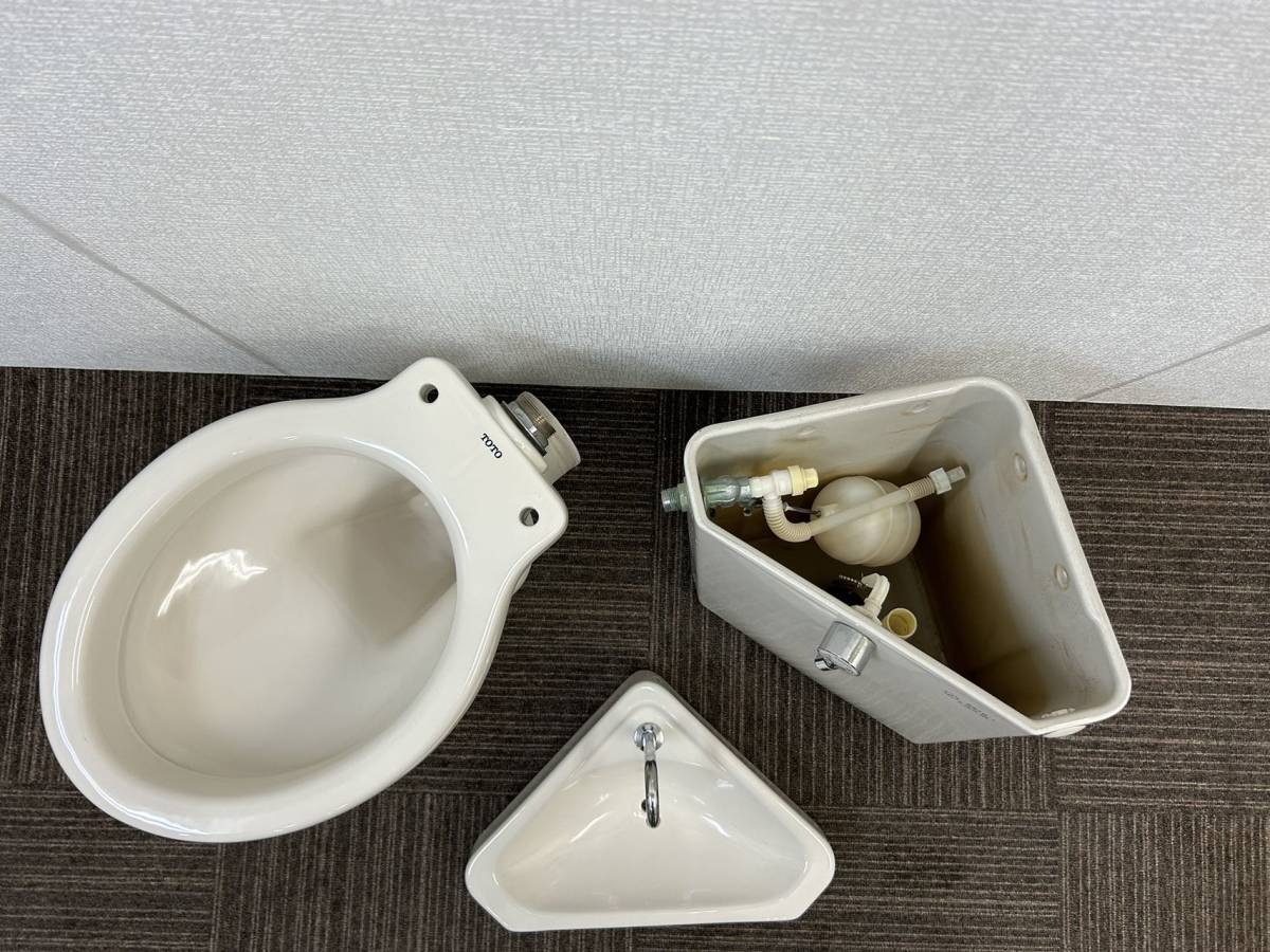 【中古】TOTOトイレ便器(壁排水)☆洋式便器「C14PR」と三角タンク(隅付タンク)「S670」隅付きタンクのセット#SC1(パステルアイボリー)_画像2