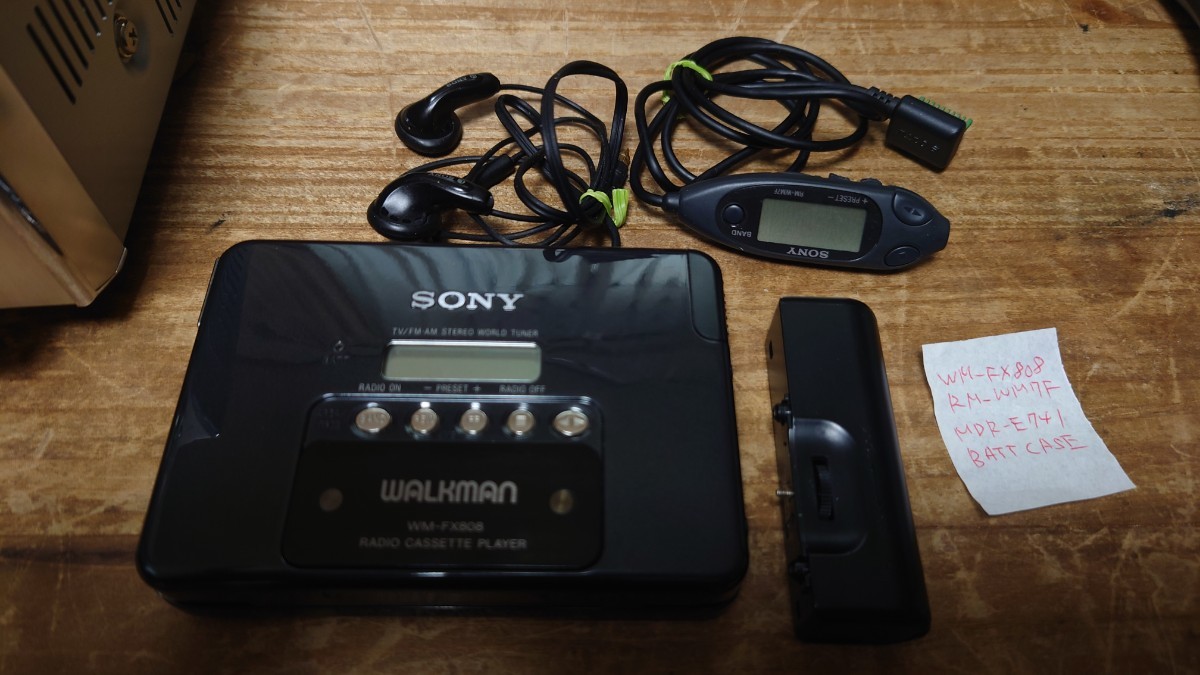 ジャンク　SONY カセットウォークマン　WM-FX808/リモコンRM-WM7F/イヤホンMDR-E741/電池ケース