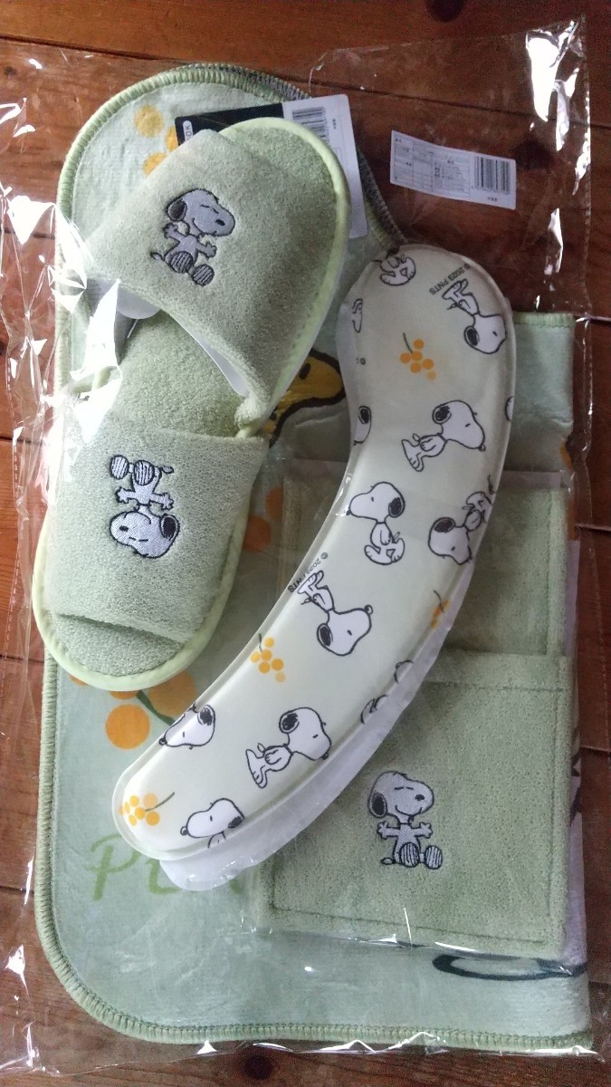  new goods! Snoopy! toilet seat mat! toilet mat! slippers! toilet to paper holder (4 point set )