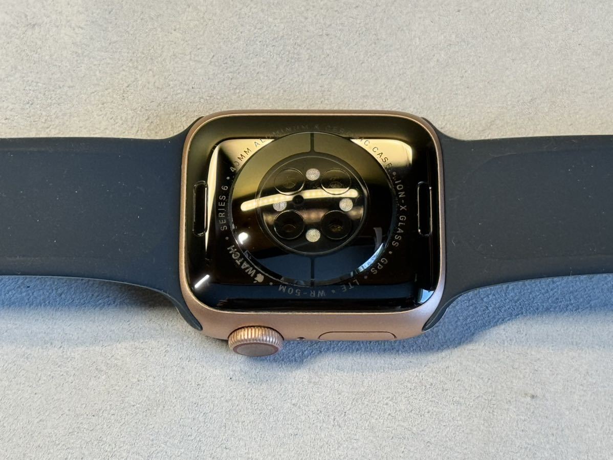 新品未使用です☆ ☆即決 Apple watch Series6 40mm ゴールドアルミニウム GPS アップルウォッチ シリーズ6 078