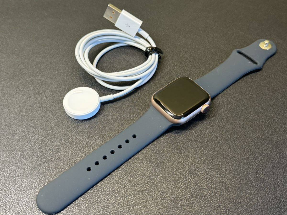 新品未使用です☆ ☆即決 Apple watch Series6 40mm ゴールドアルミニウム GPS アップルウォッチ シリーズ6 078