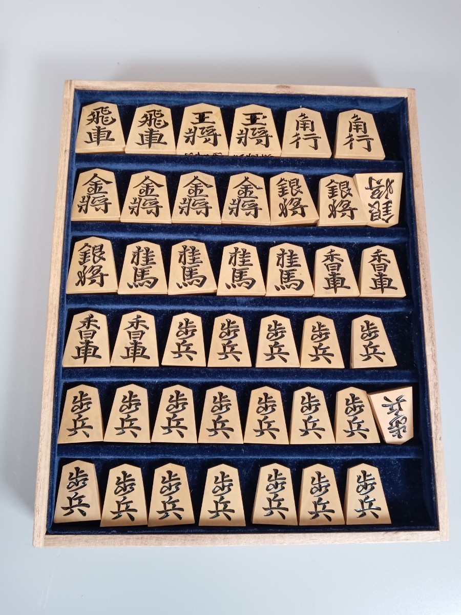 E0570 country . heaven dragon work water less .. boxed shogi piece shogi 42 piece book@ yellow . carving piece 