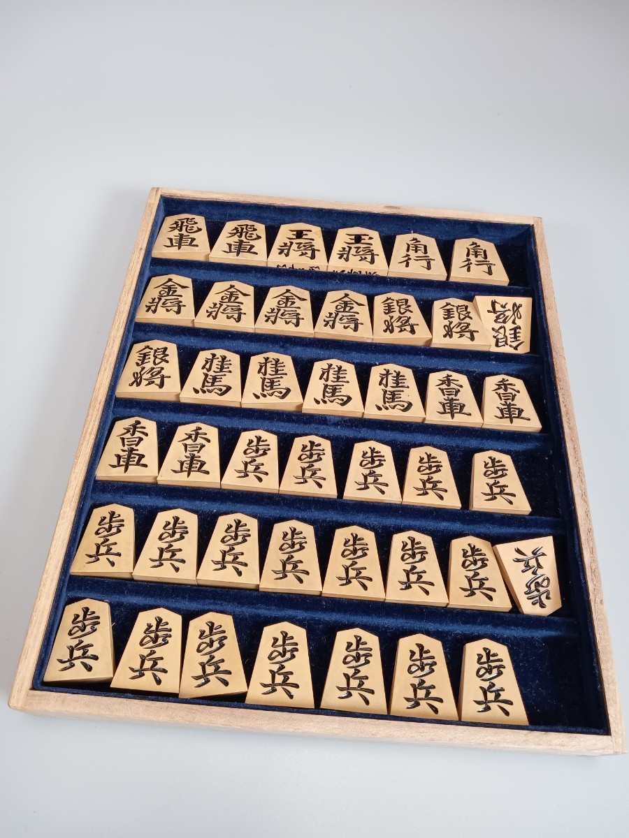 E0570 country . heaven dragon work water less .. boxed shogi piece shogi 42 piece book@ yellow . carving piece 