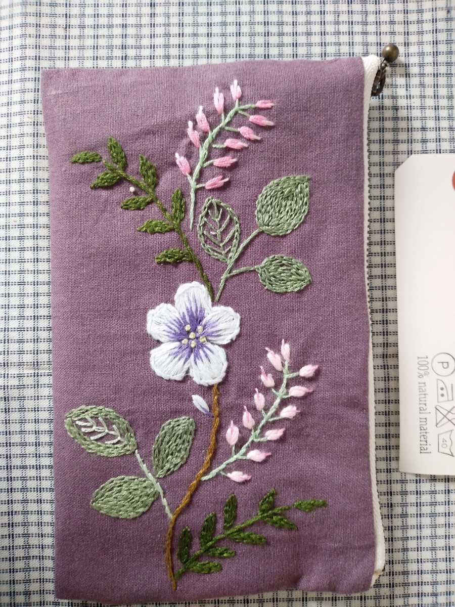 ハンドメイ◆手刺繍◆落ち着いた色リネン100◆草花刺繍◆ファスナー開閉◆通帳　お薬手帳　メガネ　マルチケース_画像3