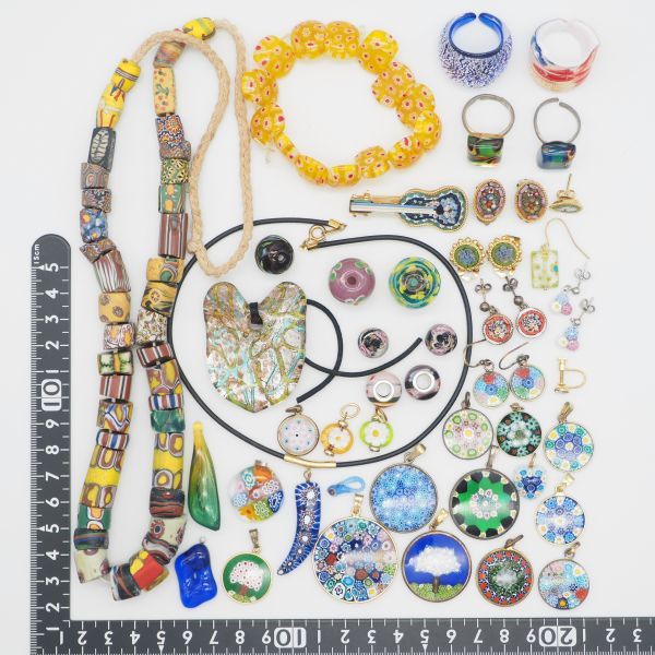 (BMM0101) 1円 ガラス アクセサリー 大量セット ベネチアン モザイク ネックレス ペンダント ブローチ イヤリング 指輪 等 まとめて_画像3