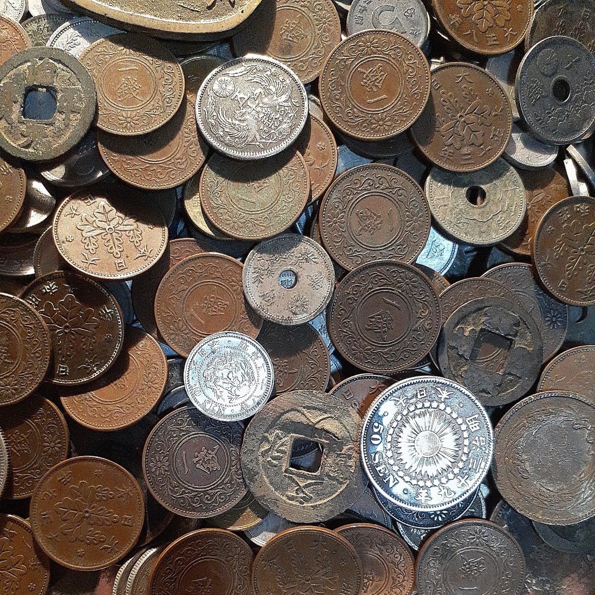 日本古銭まとめて2kg以上コイン大量銀貨青銅貨白銅貨アルミ貨穴銭渡来