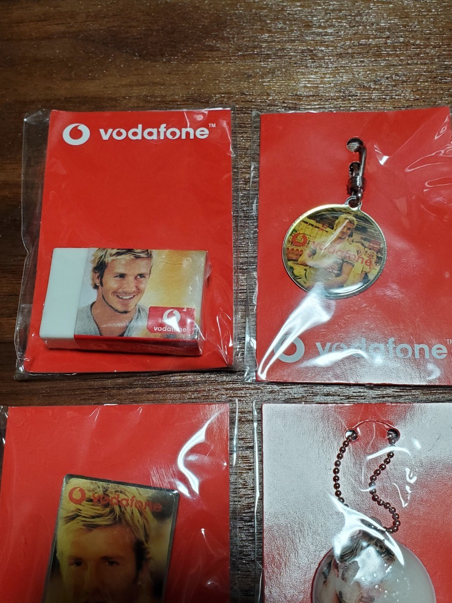 【新品】レア Vodafone ボーダフォン 販促品　非売品　４点セットベッカム ピンバッジ キーホルダー　消しゴム_画像2