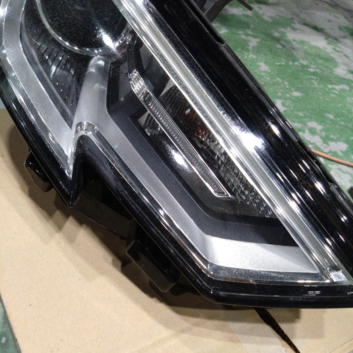 後期 HID 8V AUDI アウディ A3 純正 右ヘッドライト ヘットランプ 8V0 941 006 F 90104559 ブラック 純正アウディ Valeo_画像2