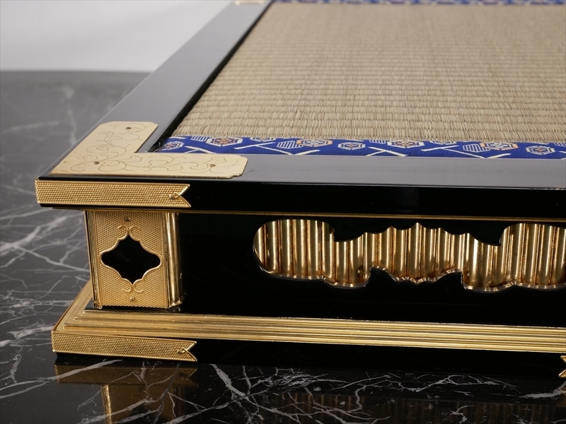 国産品【収集品】登高座 金具 木製本金箔 Aランク 仏具 礼盤 国産品【収集品】登高座 金具 木製本金箔 Aランク 仏具 礼盤