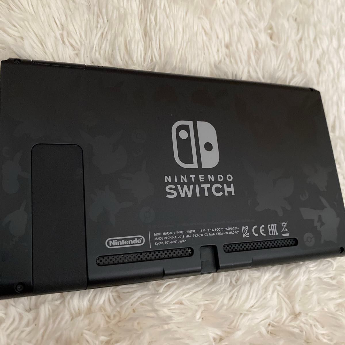 美品！NINTENDO SWITCH ニンテンドースイッチ　ホケットモンスター LET'S GO！　ピカチュウ