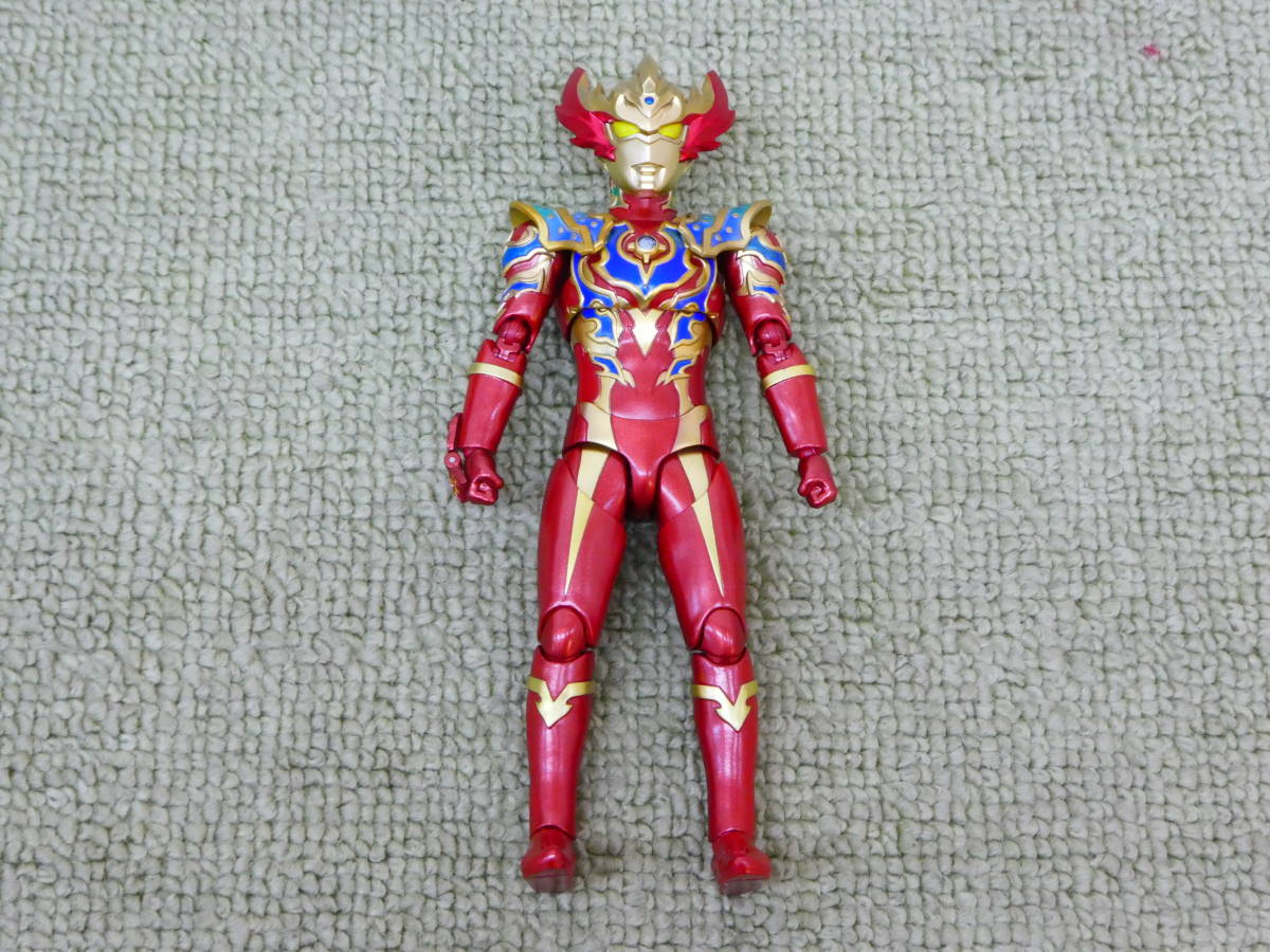 098-B42) 中古品 S.H.Figuarts ウルトラマンタイガ トライストリウムレインボー フィギュア バンダイ_画像2