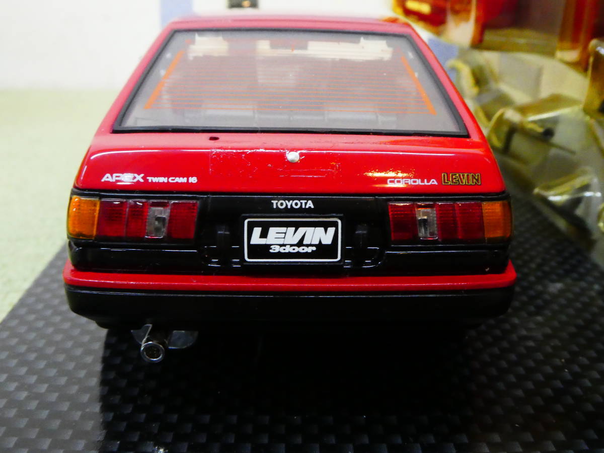 119-B49) 現状品 COROLLA LEVIN（AE86）前期型 1983年式 赤/黒 1/24スケール ダイキャストミニカー DISM_画像4