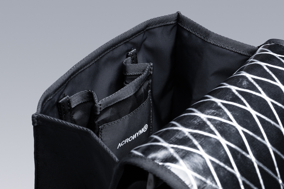 新品未使用 Acronym 3A-2 Interops Kompressionstasche X-Pac 新品未使用 Acronym 3A-2 Interops Kompressionstasche X-Pac
