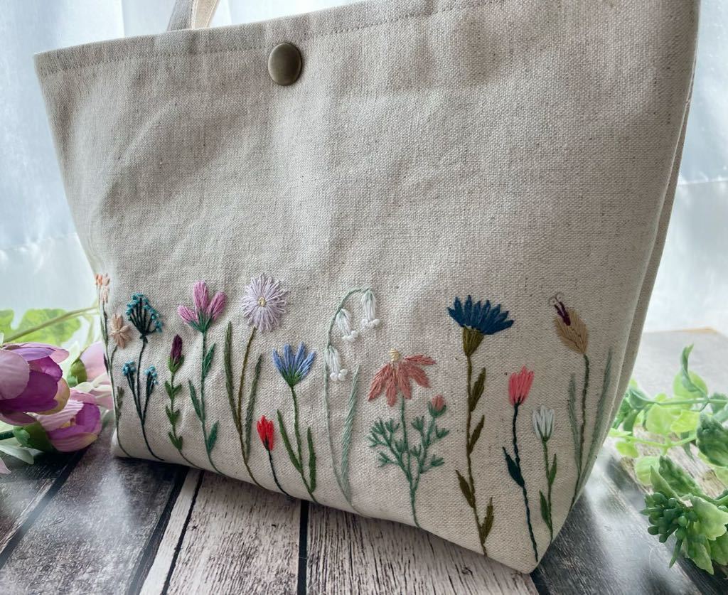 handmade野花の手刺繍 トートバッグ(内布黄色系)ハンドメイド コットンリネン　プレゼントに！花柄刺しゅう_画像2