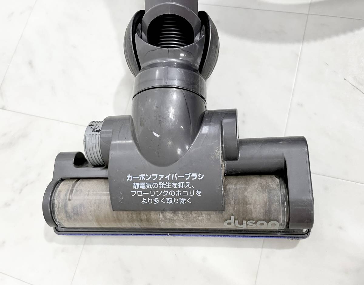 蘇さ(FY1017)　ダイソン　dyson　DC36 carbon fible 電気掃除機　6.26kg　　通電確認済　中古品　140サイズ_画像2