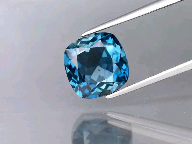 No.374 ロンドンブルートパーズ 約6.41ct 約11mm×10.8mm ブラジル産