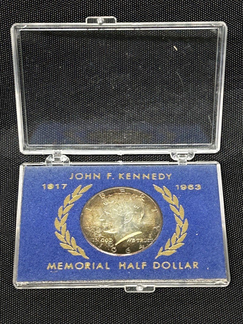 【慈光】219　アメリカ銀貨 ２枚まとめて。 50セント銀貨　1964　ケネディ 　/　1ドル銀貨　キーホルダー　1886　モルガン　古銭　硬貨_画像3