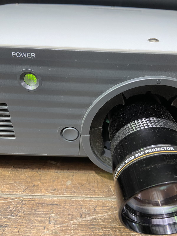 S-183◆1円～◆Panasonic TH-5600L 高輝度DLPプロジェクター 業務用 レンズ付き 570MCZ500 動作品_画像4