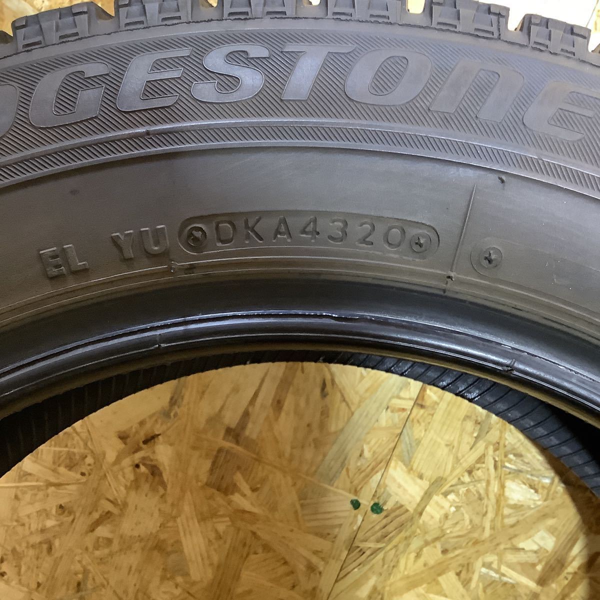 BRIDGESTONE BLIZZAK VRX ブリヂストン 175/65R15 スタッドレス 2020年製 4本セット 6分山 フィット ヴィッツ アクア_画像7