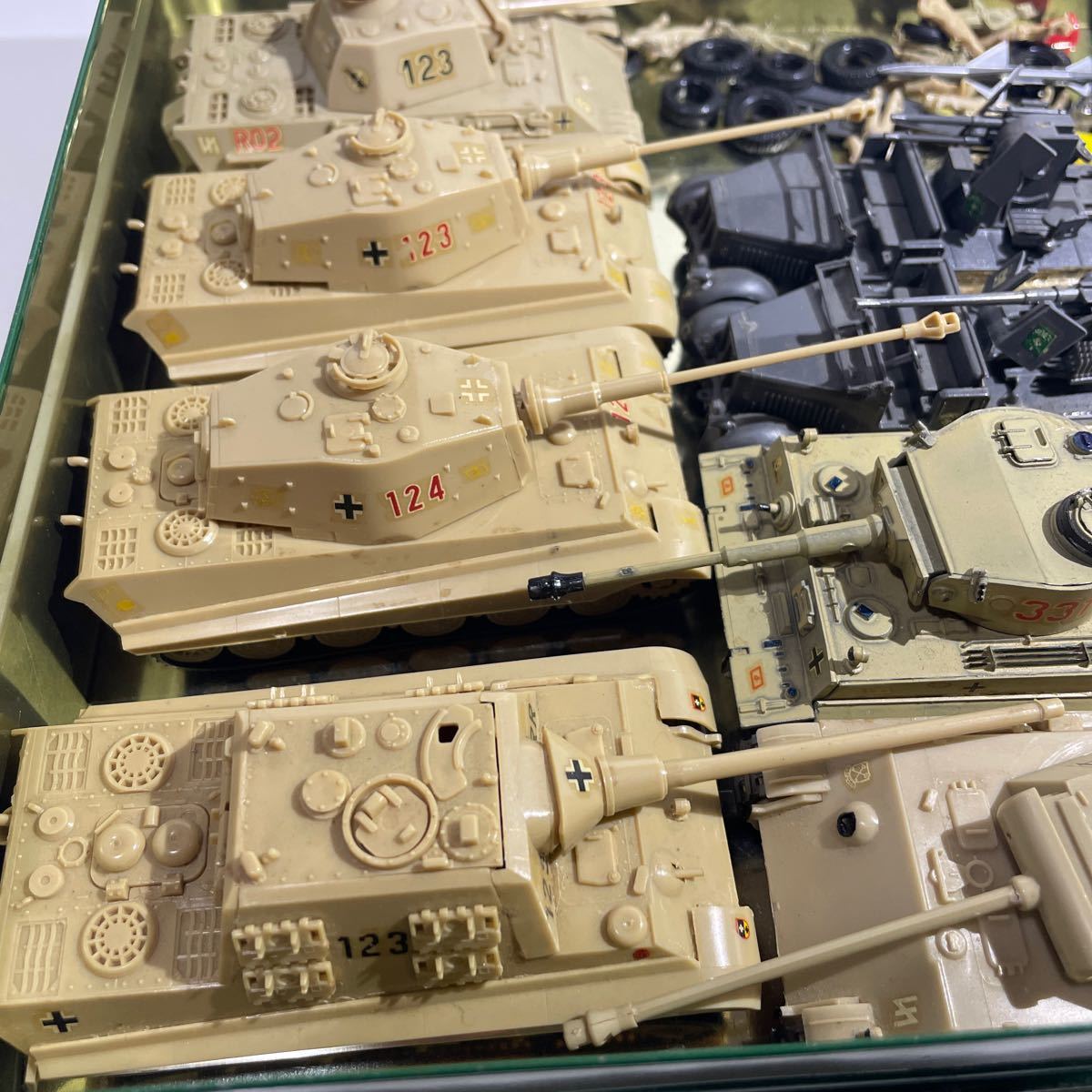 ジャンク 戦車 プラモデル 模型 破損品 まとめ売り 部品取り ジャンク 戦車 プラモデル 模型 破損品 まとめ売り 部品取り
