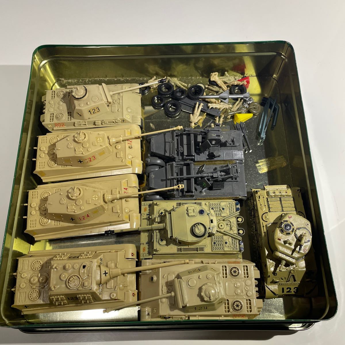 ジャンク 戦車 プラモデル 模型 破損品 まとめ売り 部品取り ジャンク 戦車 プラモデル 模型 破損品 まとめ売り 部品取り
