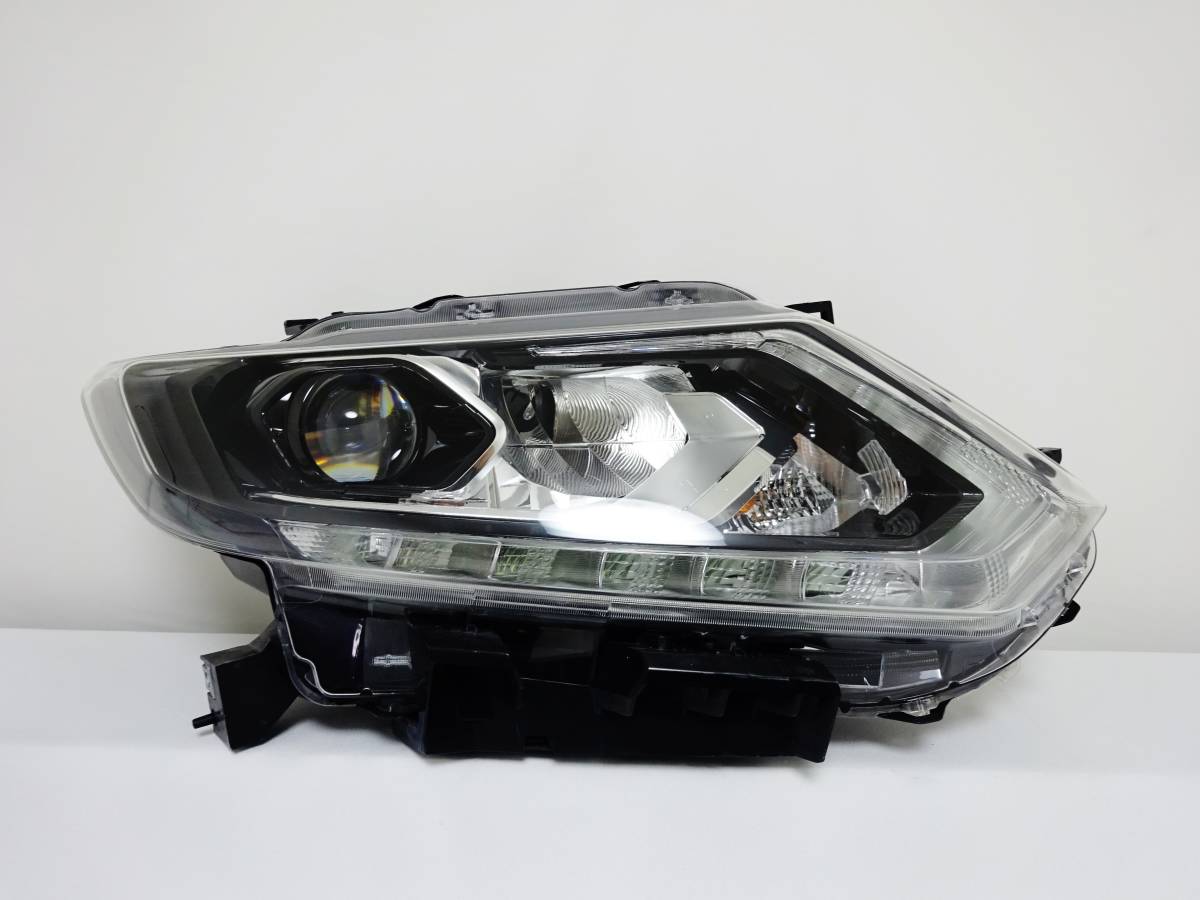 程度良好 エクストレイル NT32 T32 32 前期 ヘッドライト ヘッドランプ 右 右側 RH LED KOITO100-17942 打刻 A ステー折れ無_画像1