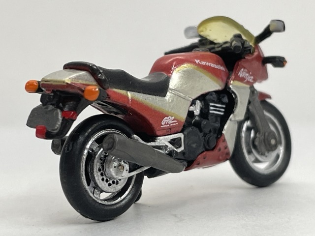 ■★セブンイレブン限定　蘇る絶版名車スーパーバイクコレクション　KAWASAKI GPZ900R(A16)Final Edition/2003年_画像2