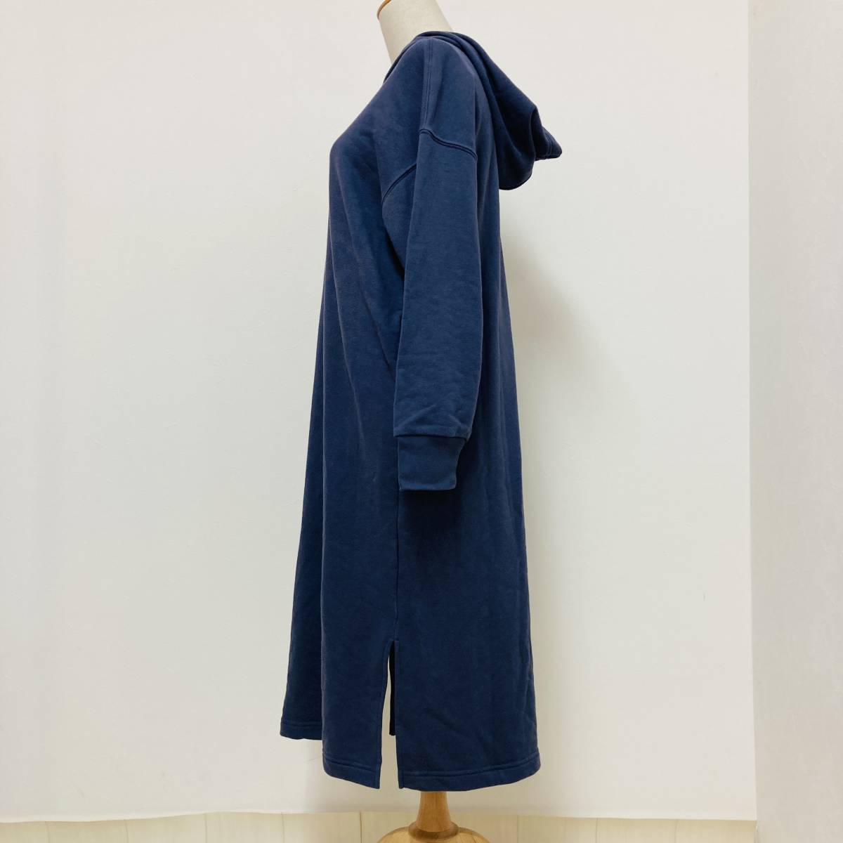 a03673 UNIQLO ユニクロ ワンピース フード 長袖 ロング スリット ポケット スウェット L 青 綿混 万能 上品 ベーシックカジュアルスタイル_画像4