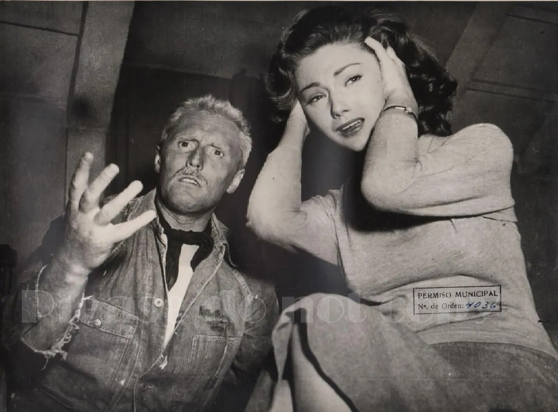 1956年 イタリア 公開映画「鉄道員」長女・ジュリア役のシルヴァ・コシナ　監督 ピエトロ・ジェルミ 大きなサイズ写真_画像1