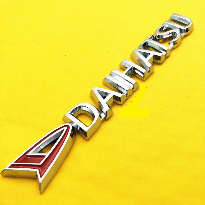 【送料込】ダイハツ(大阪発動機) ３Ｄエンブレム (縦2cm×横15.25cm)　DAIHATSU _画像1