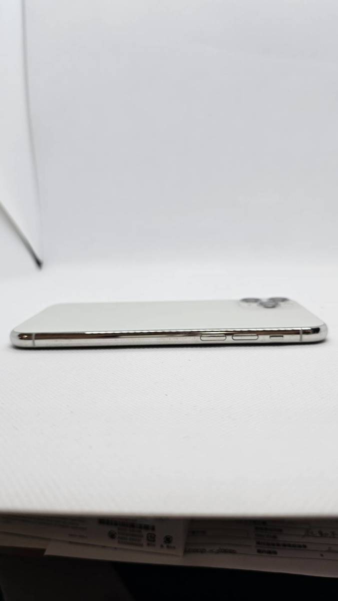 iPhone11 pro　64GB　シルバー　赤ロム保障　SIMロック解除済み　即発送　匿名発送　即決あり　完動品_画像5