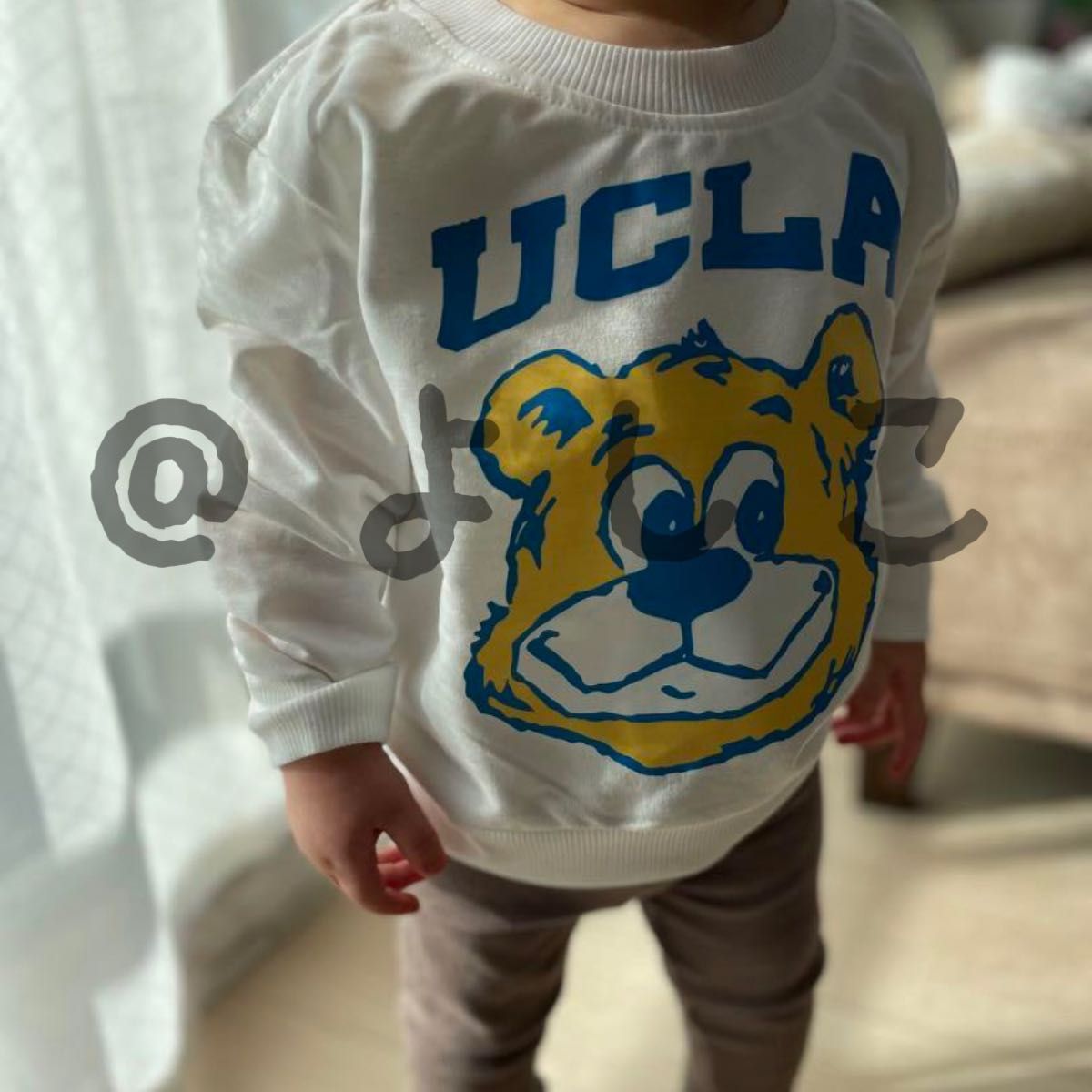 子供服　130 キッズ　ロンT   トップス　長袖　トレーナー　UCLA 白 スウェット